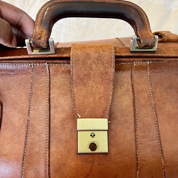 Vintage Doctor’s Bag [overnight bag] - Picture 5 of 6